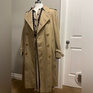 Vintage 1970-80’s Aquascutum Double Breasted Women’s Trench Coat